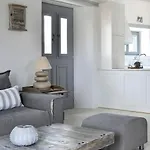 Sunray Paros Front 2 Bedroom House Next To Kite Sports Pounda